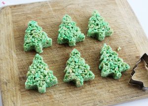Christmas Tree Rice Krispie Treat Pops - Positively Splendid {Crafts ...