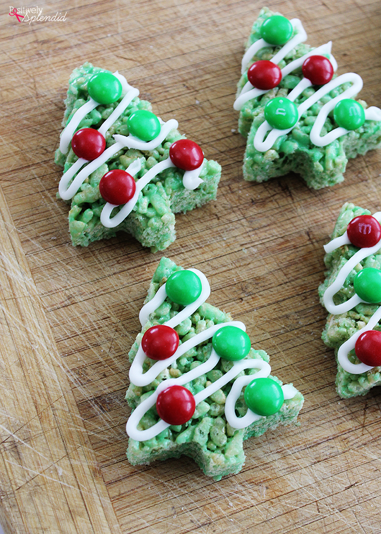 Christmas Tree Rice Krispies Treat Pops - Easy holiday treat idea!