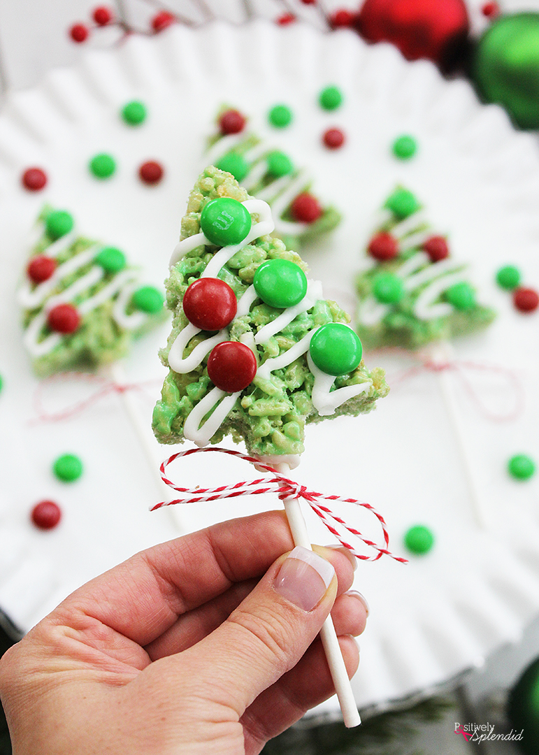 Christmas Tree Rice Krispies Treat Pops - Easy holiday treat idea!