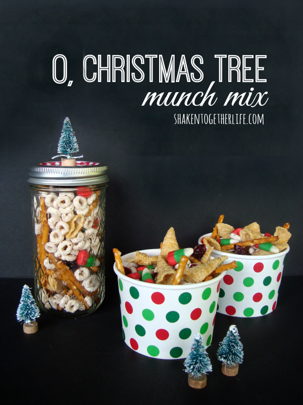 Christmas Snack Mix in a Jar - Walking On Sunshine Recipes