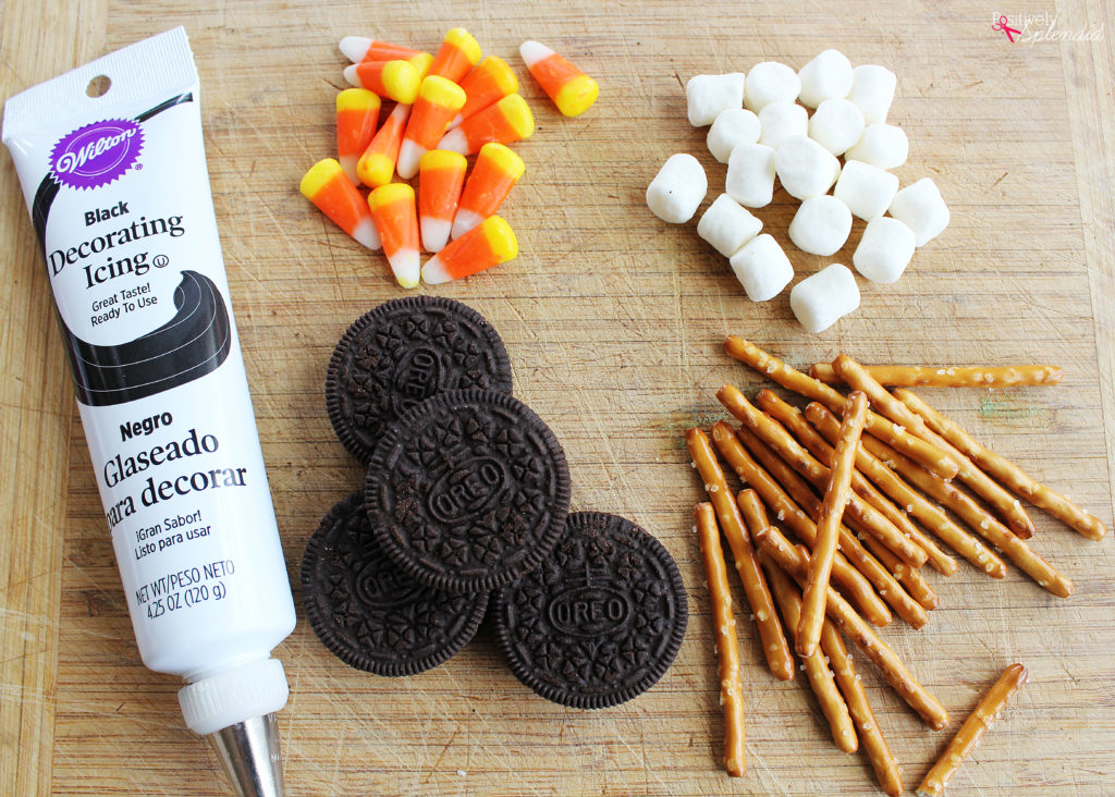 Adorable Oreo cookie spiders are a perfect Halloween food craft to make ...