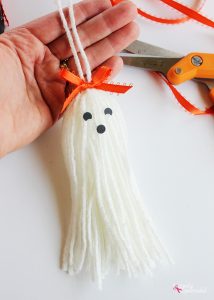 Halloween Tassel Ghosts - Positively Splendid {Crafts, Sewing, Recipes ...