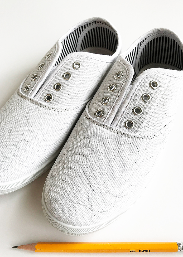 Fabric Marker Doodle Sneakers - Positively Splendid {Crafts