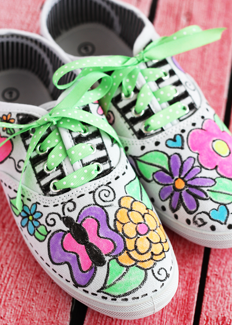 Fabric Marker Doodle Sneakers - Positively Splendid {Crafts