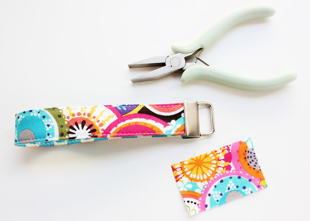 DIY Fabric Key Fobs - Positively Splendid {Crafts, Sewing, Recipes and ...