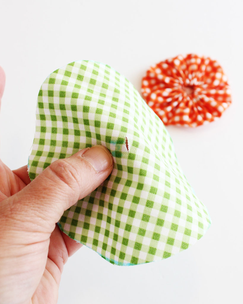 Fabric Yo-Yo Pumpkins - Positively Splendid {Crafts, Sewing, Recipes ...